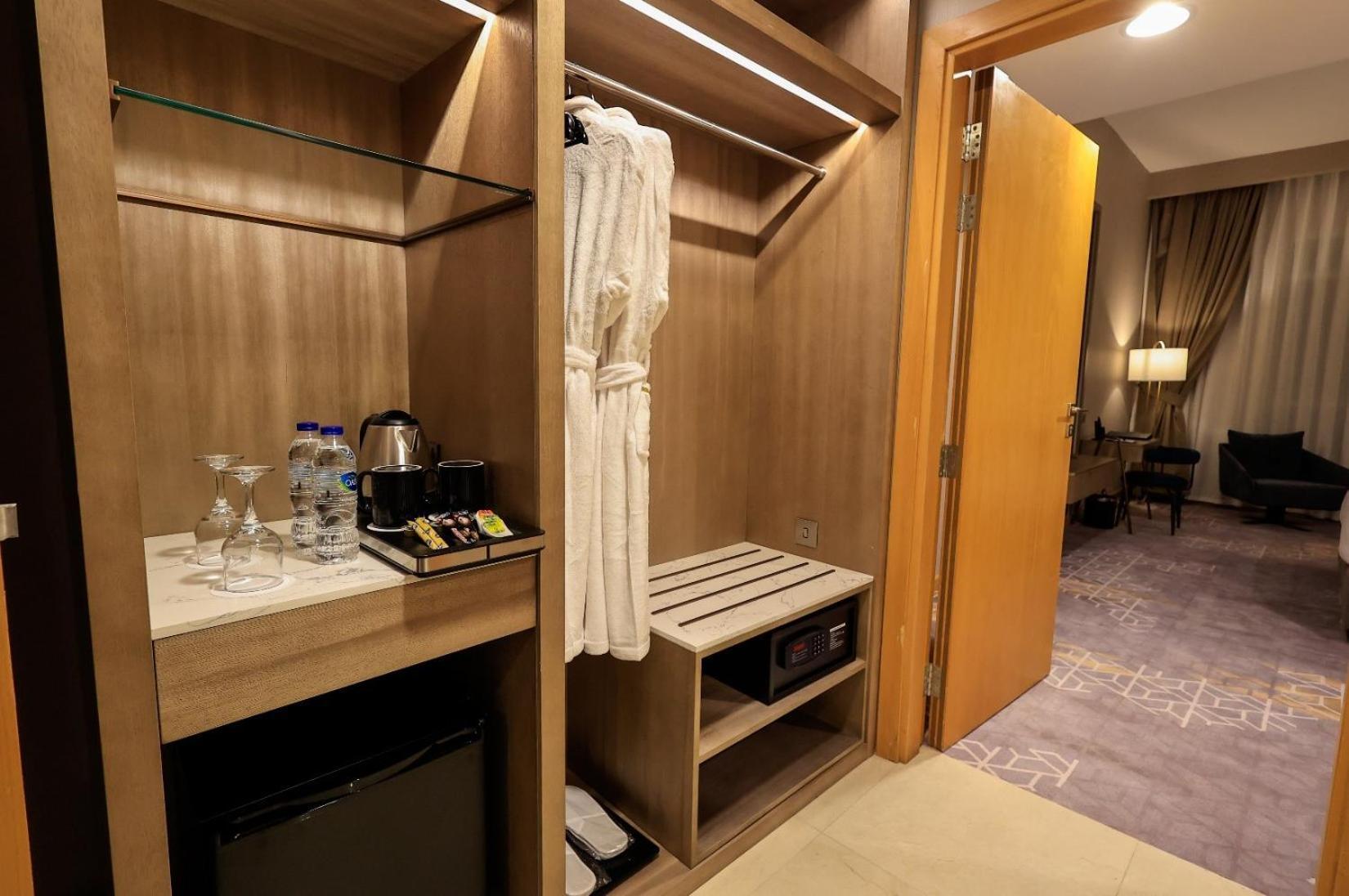 Best Western Premier M Four Hotel Дубай Екстериор снимка