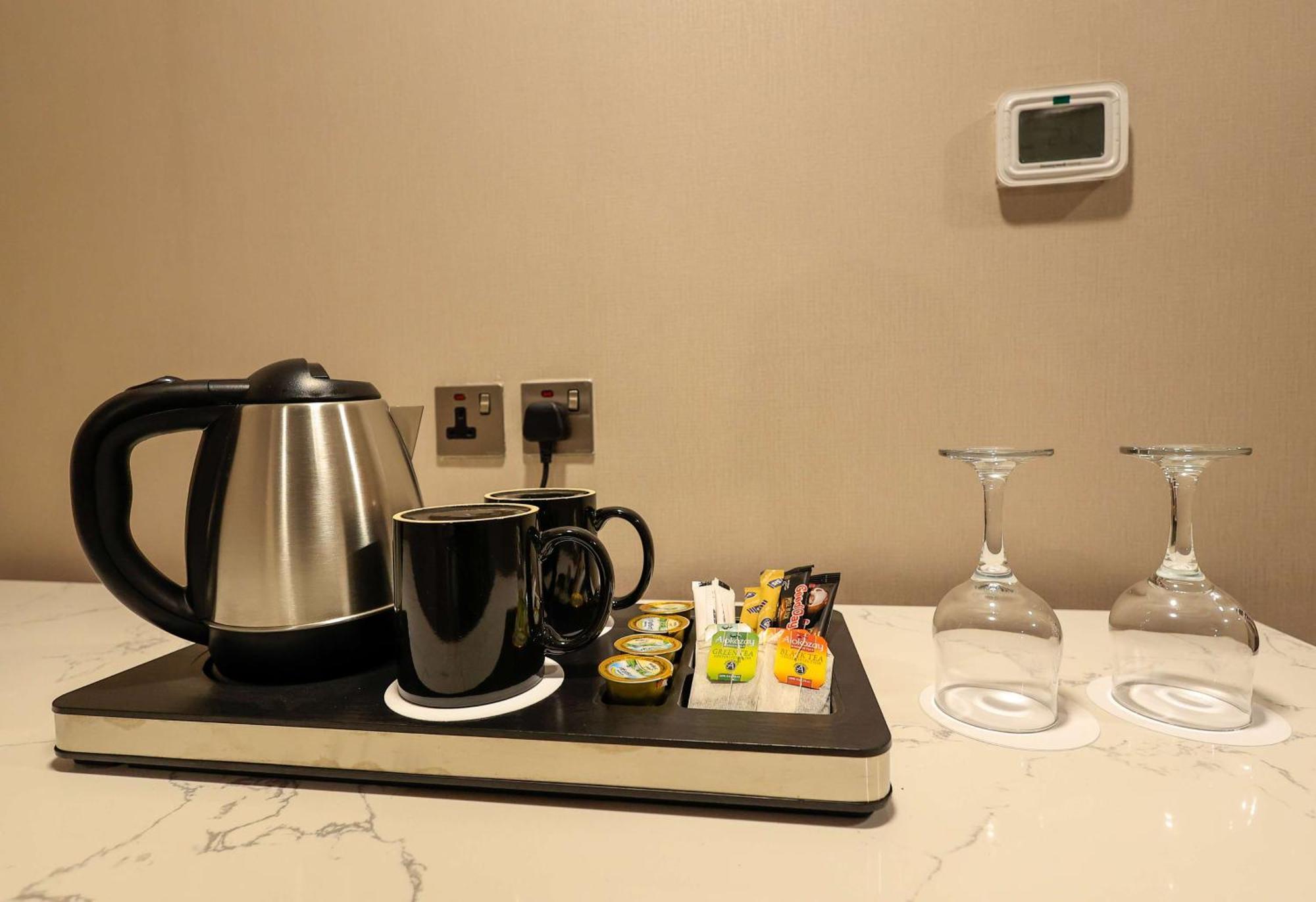 Best Western Premier M Four Hotel Дубай Екстериор снимка