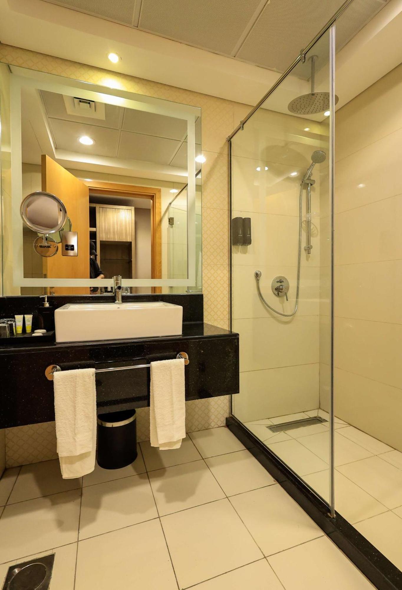 Best Western Premier M Four Hotel Дубай Екстериор снимка