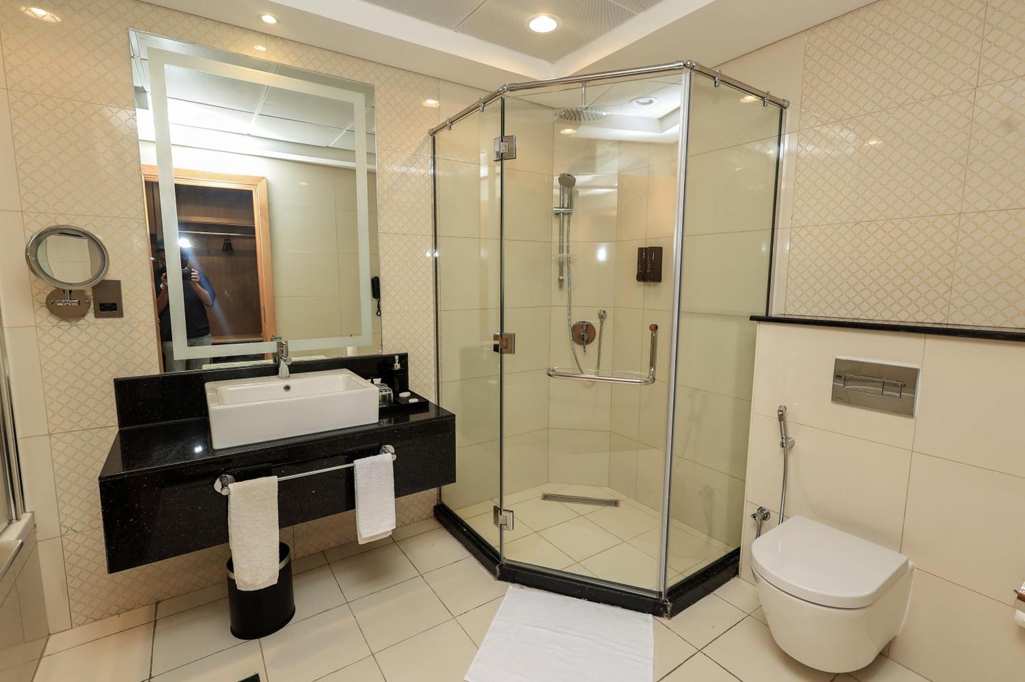 Best Western Premier M Four Hotel Дубай Екстериор снимка